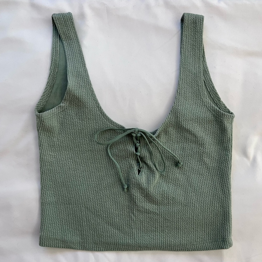 Me to We Green Sage Tank Top in great condition size S.
